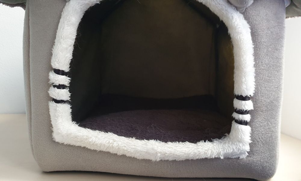 Casuta animale + cadou dispenser hrana si apa