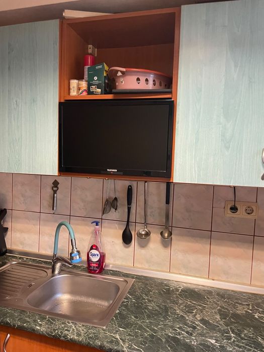 Mobilă de bucătărie + masă 6 persoane + aragaz – 1.500 lei NEGOCIABIL