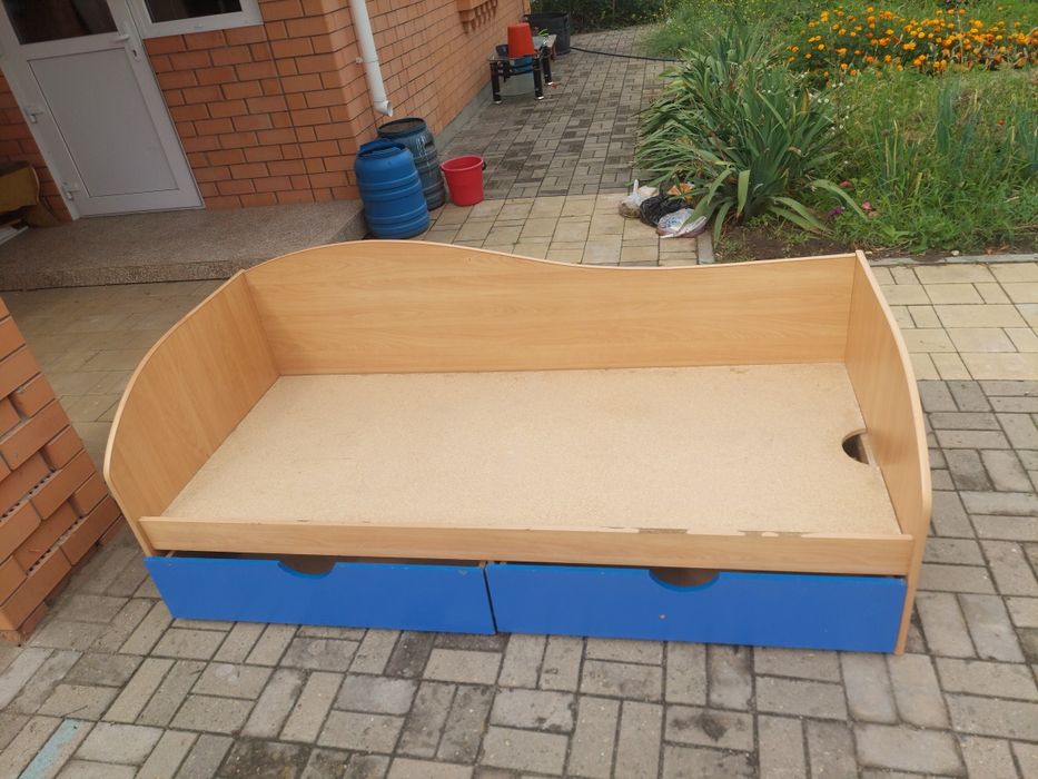 Односпальная кровать