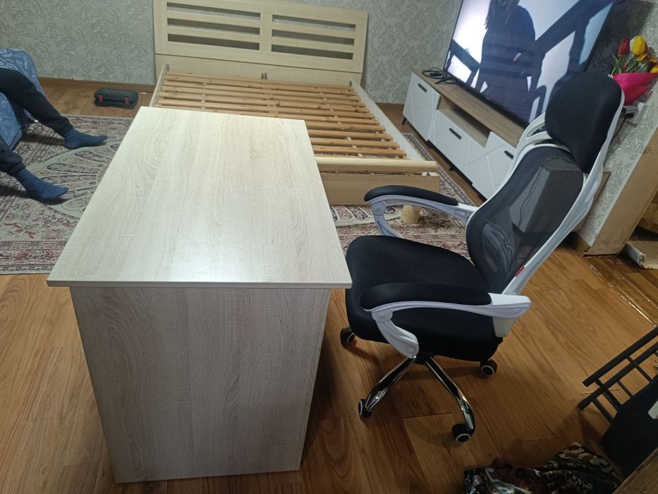 Кресло.    .        .