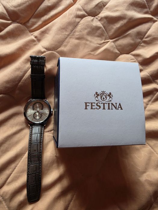 Продавам мъжки часовник Festina