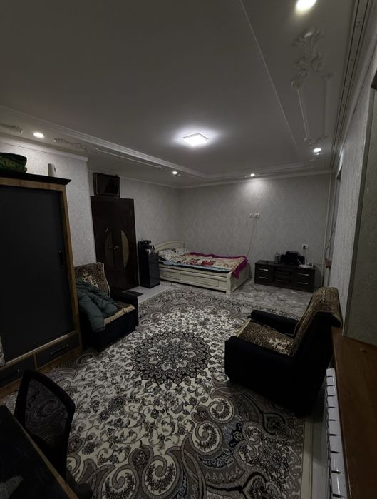 1 хоналик 2-кават янги гиштлик домдан квартира сотилади.