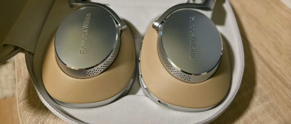 Casti Bowers & Wilkins