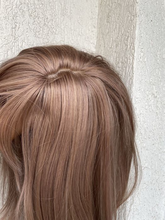 Peruca lunga saten dechis spre roze