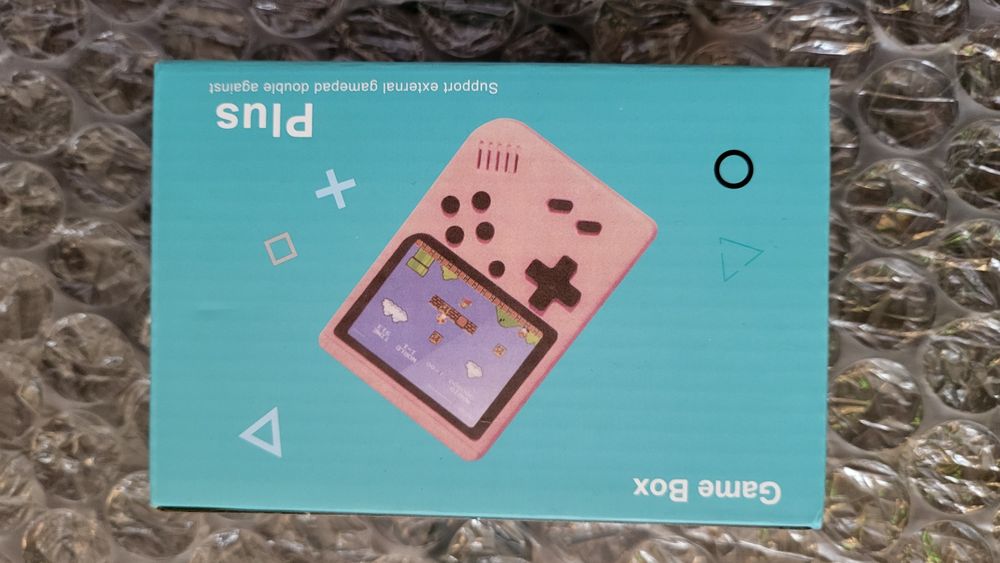 Ретро преносима конзола с 400+ игри в нея game box