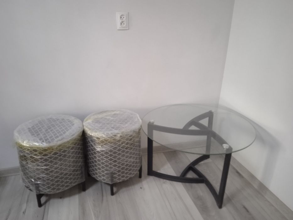 Продам журнальный стол+ стулья