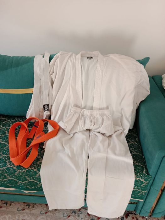Кимоно карате продаю с поясами