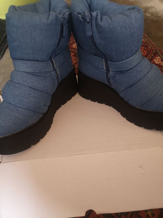 Чисто нови дамски боти