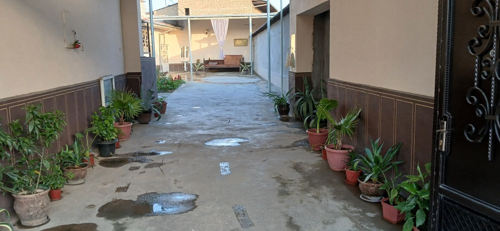 Nazarbek Xarakat mahallada 4yarim sotix 5ta xona