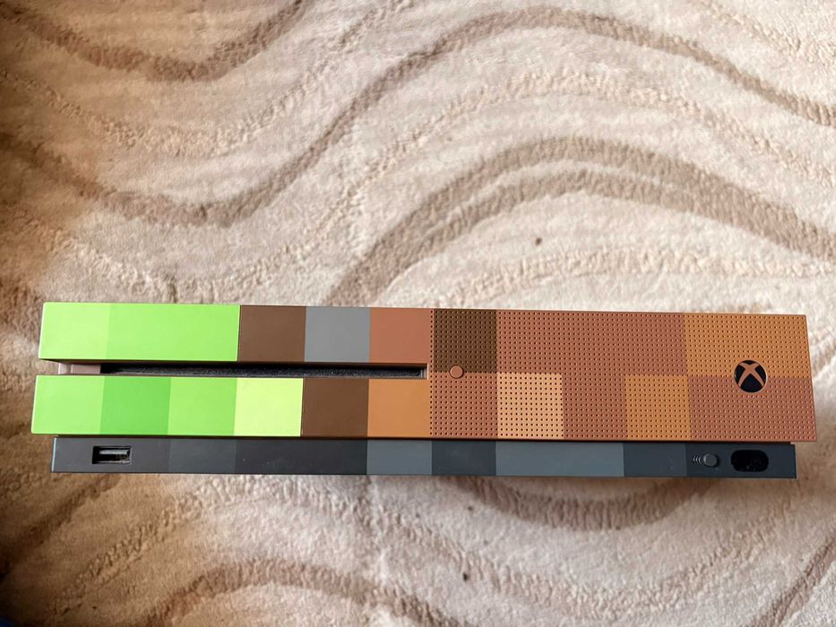Xbox editie limitata Minecraft, 1TB, foarte bine intretinuta, full box + jocuri, usor NEGOCIABIL