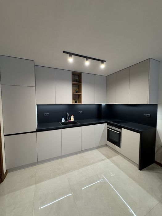 Дава се под наем Двустаен апартамент в ж.Зоопарк - 75 кв.м за 687.99 € - Снимка #2