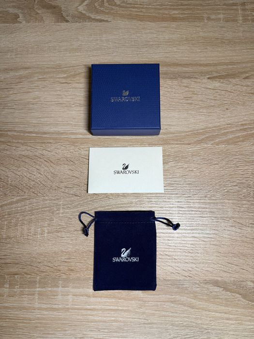 Колие Сваровски/Swarowski в кръгла форма с централен бял камък