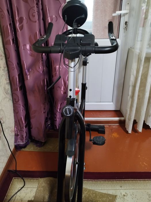 Велотренажер продам