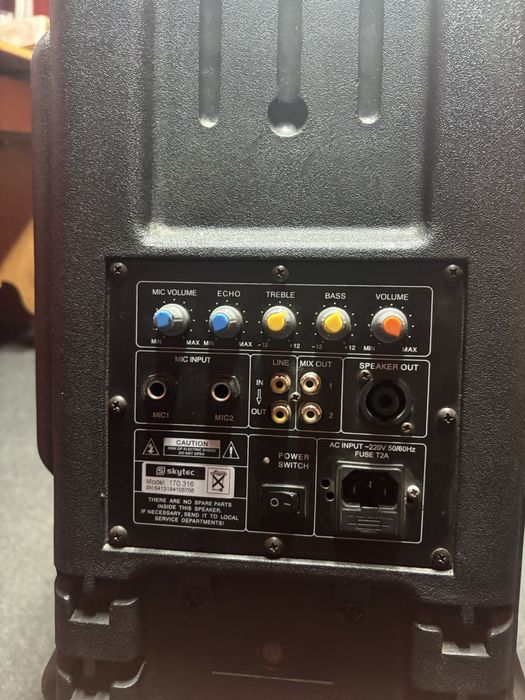 1100 lei usor neg boxa Skytec