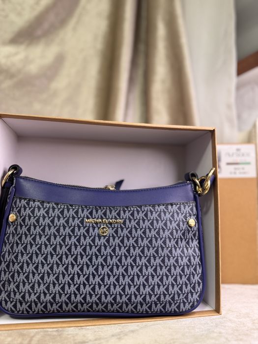 Сумка сатылады новый бәрі упаковкасымен тұр.