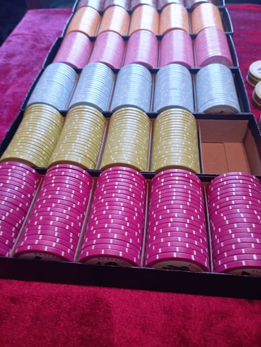 Фишки для американской рулетки.