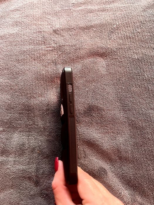 Чехлы на iPhone 13/14