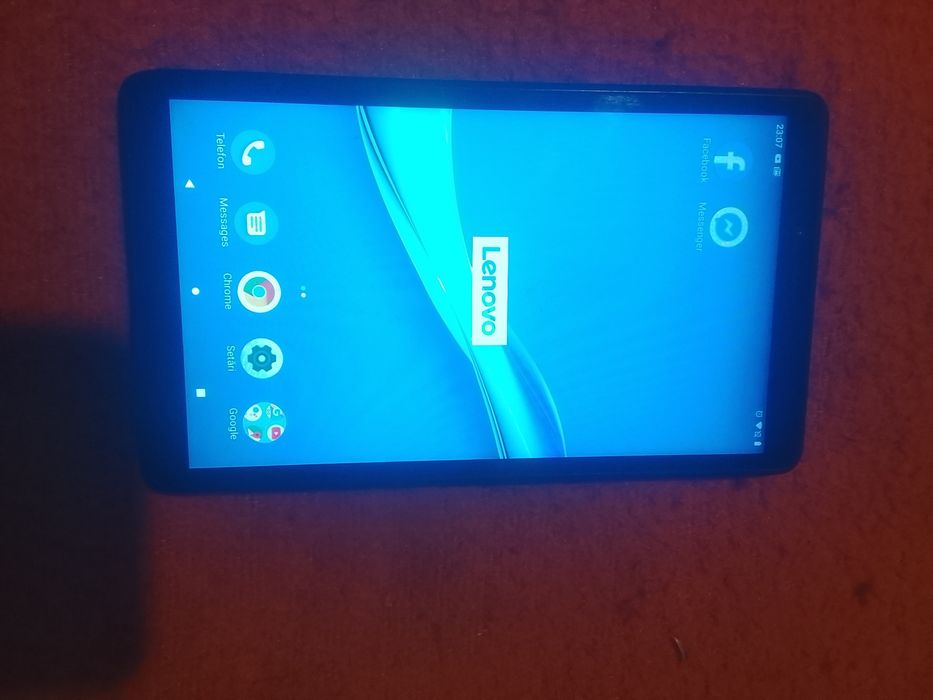 Vând sau schimb tableta Lenovo