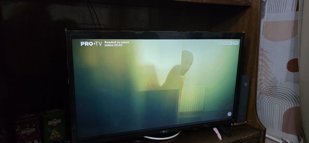 Vând tv smart LG.