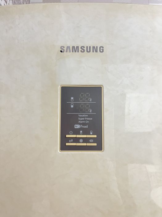 Холодильник Samsung