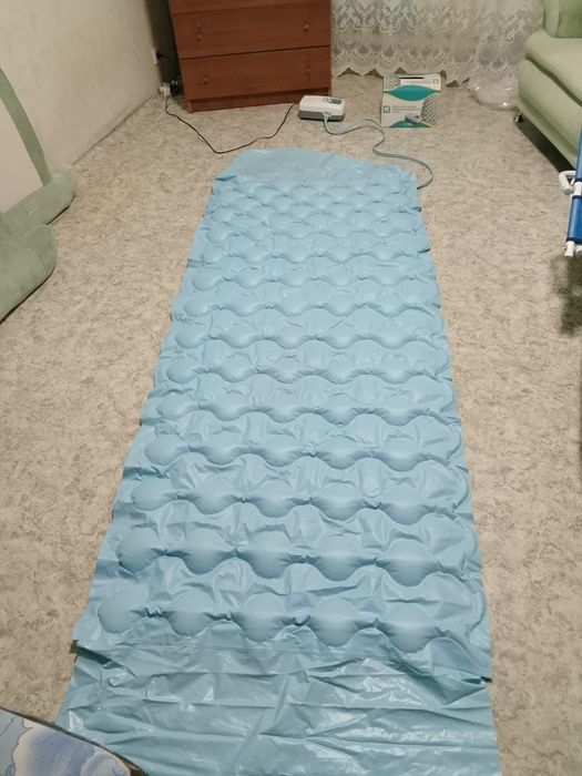 Продам противопролежневый матрас и  ходунки