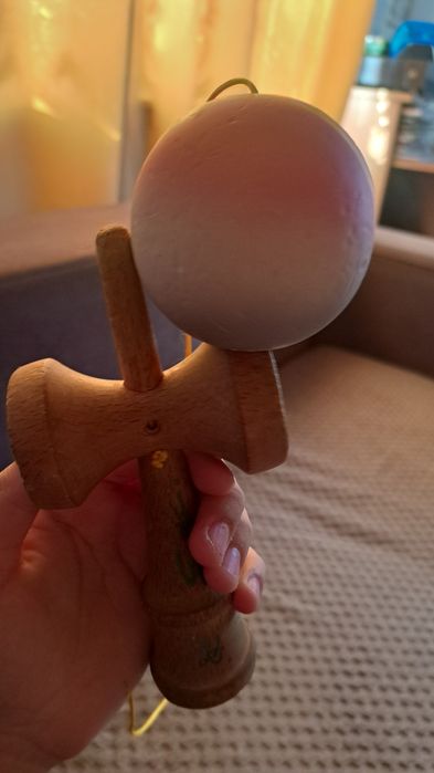 Kendama cu grip bun