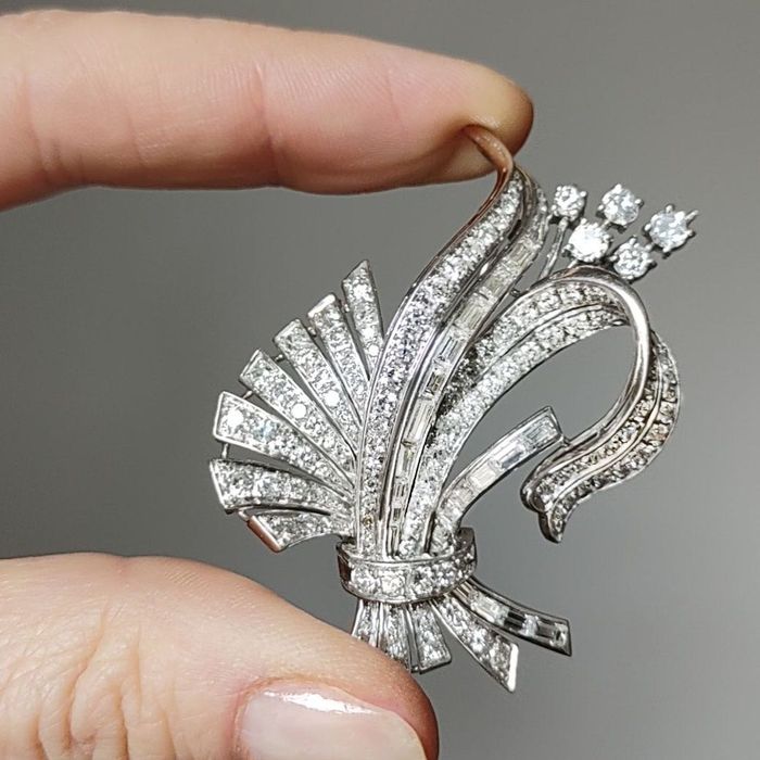 Brosa cca 1970, aur 18k cu 4.50ct diamante, certif.