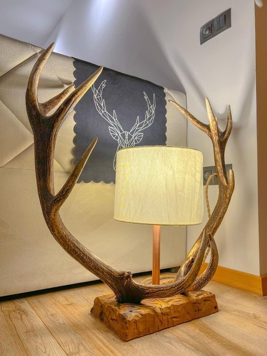 Ръчно изработени осветителни тела от еленови рога!