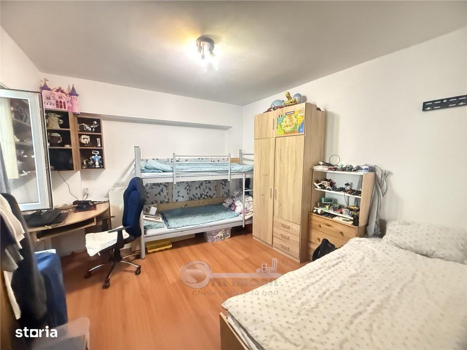 2 Cam Galata Bulevard, Et 1, Decomandat,  2 Balcoane