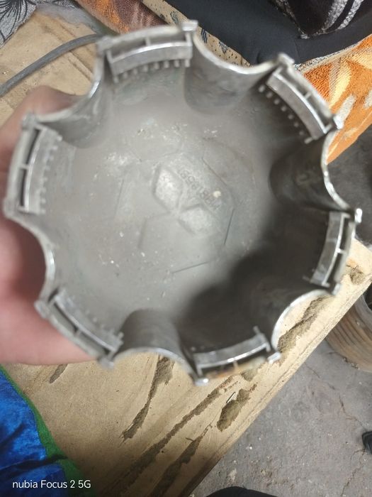 Продам центральные колпаки ММС