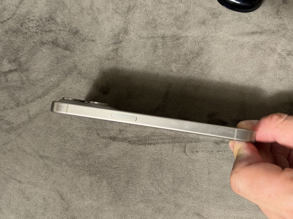Iphone 15 pro Silver