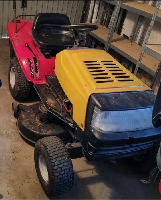 3 tractorase pentru cosit : 2 Muray: 12/11 hp si unul MTD , are cos 11 hp