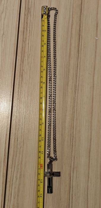 Ланец с кръст от стомана