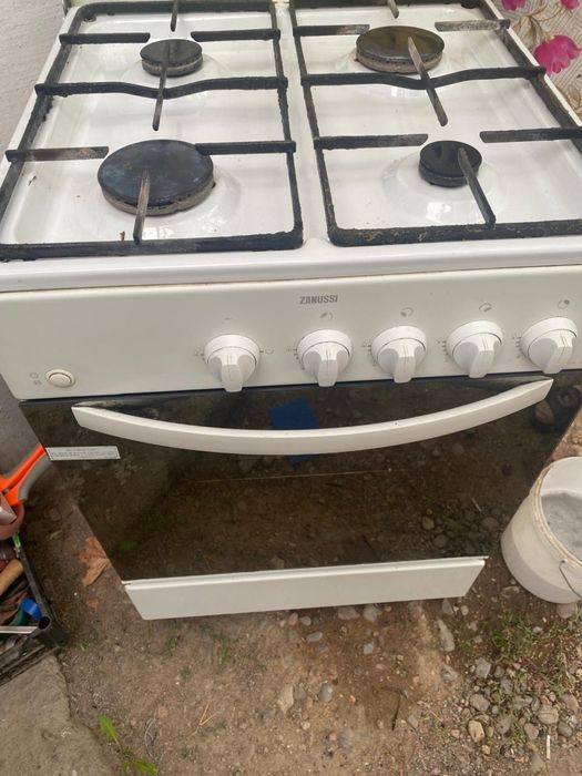 Продам газовую плиту