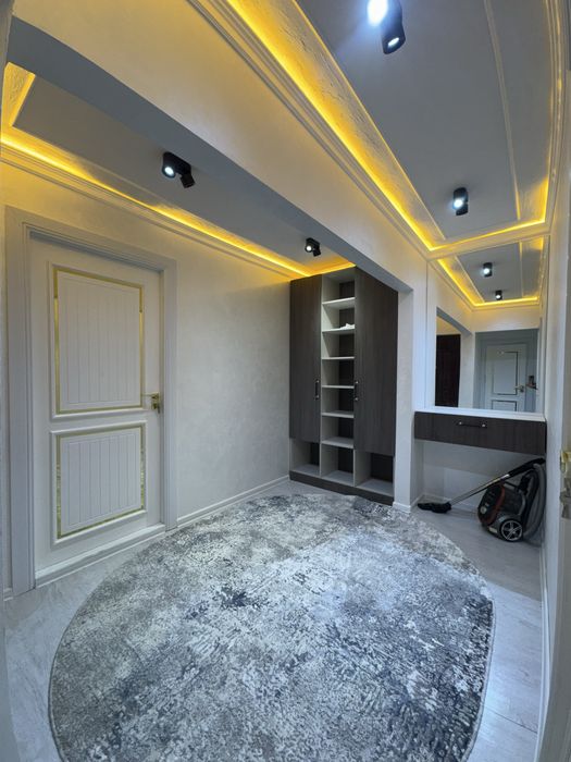 Вокзал 2 ком квартира сотилади!