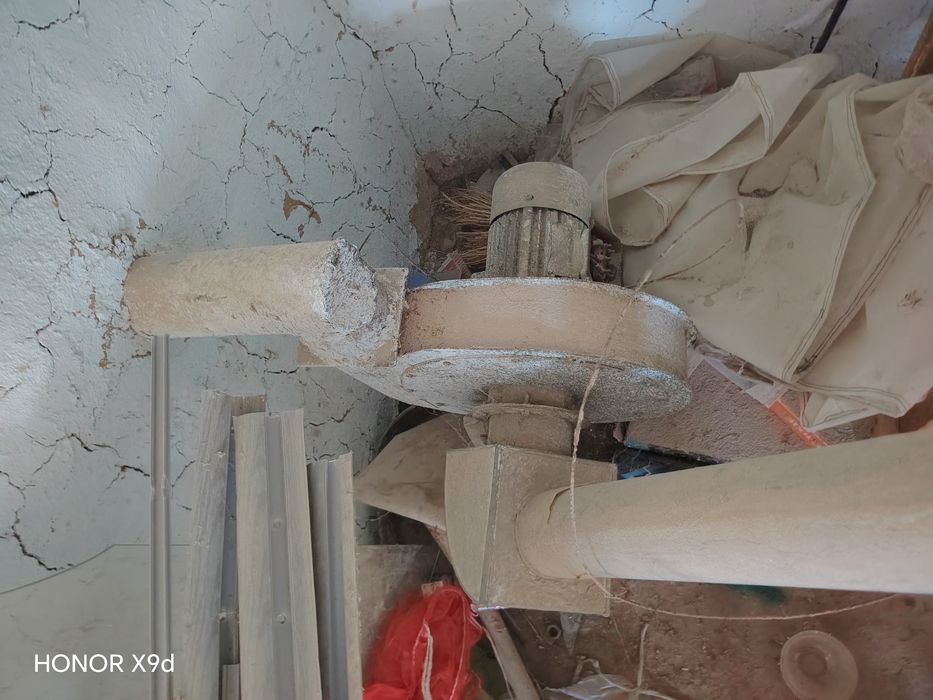 Un tegirmoni sotiladi srochni