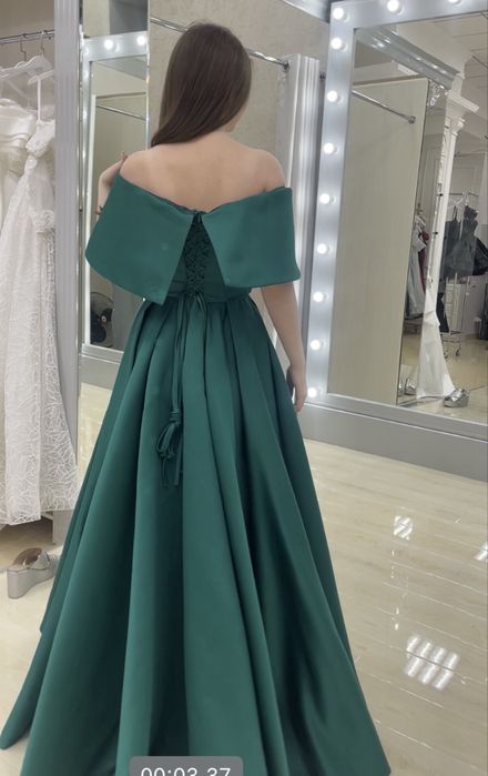 Вечернее изумрудное платье