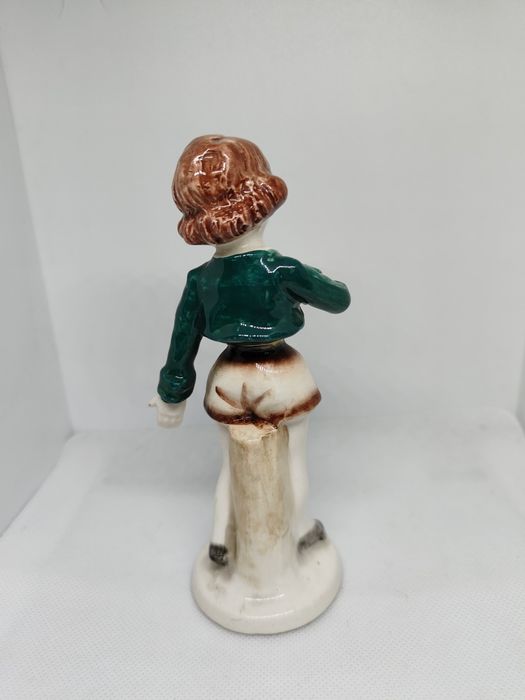 Статуэтка фарфор мальчик
