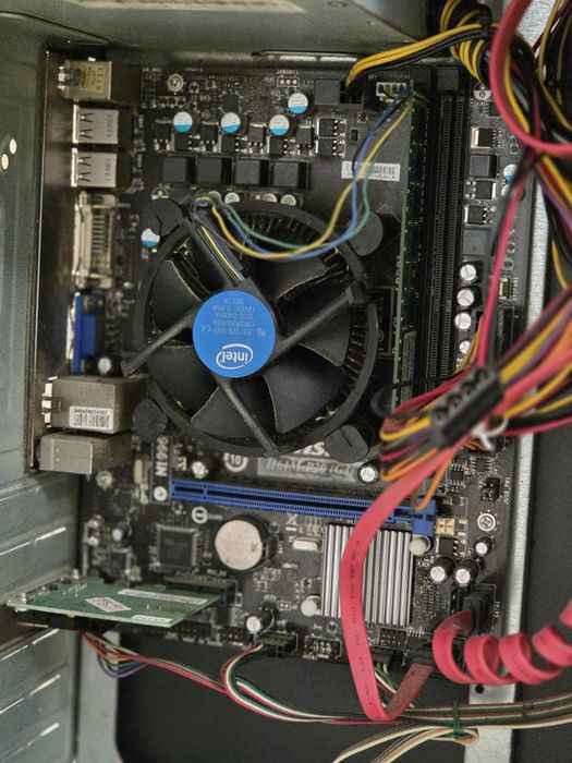 Unitate PC / Gata de funcționare / Windows 10 / Preț FIX!