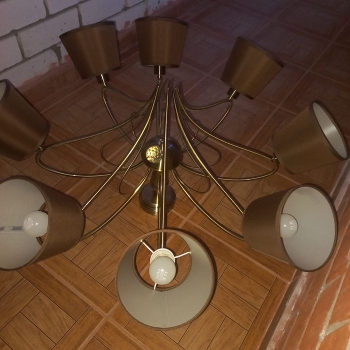 Продам люстру в зал