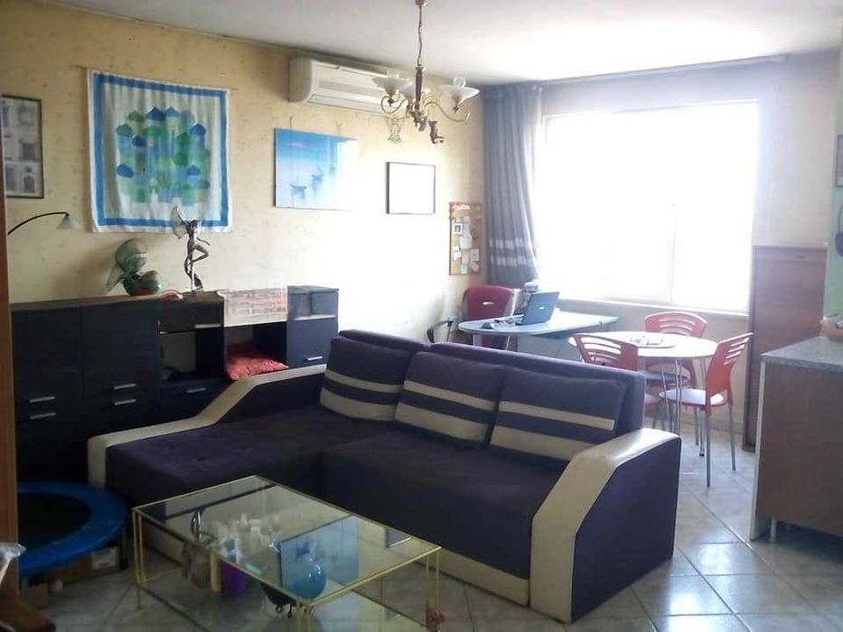 Двустаен апартамент в Оборище