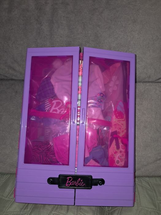 Dulap cu haine mistery  pentru Barbie