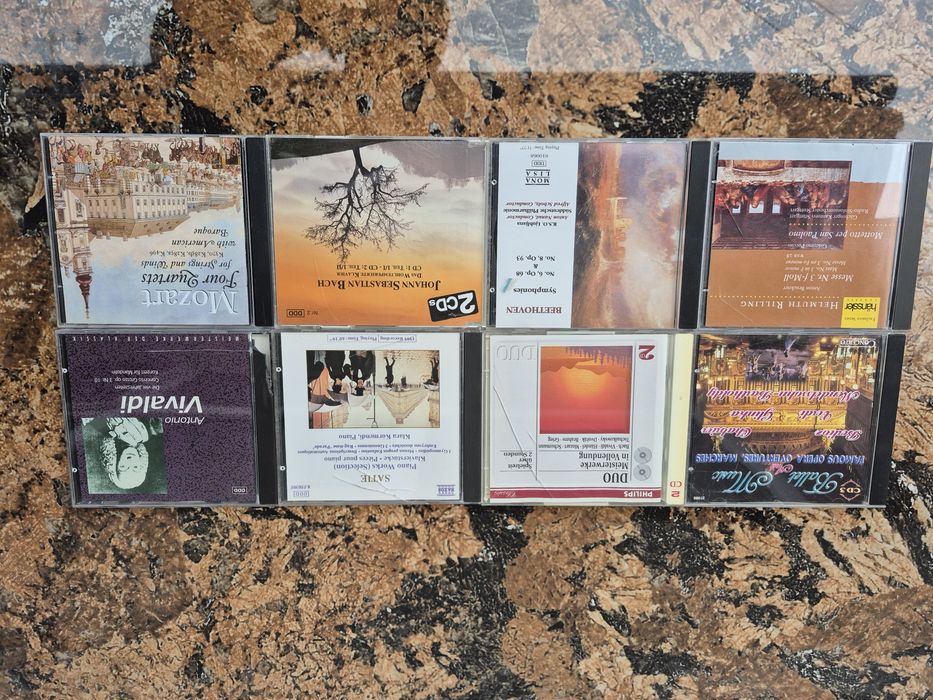 Vând Lot 40 CD cu muzică clasică mixta, made in Germany 

Artiști:

-