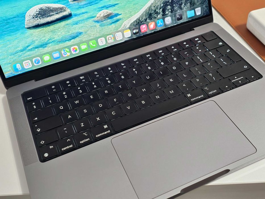 macbook pro m1 14 - Laptopuri oferte online | OLX.ro