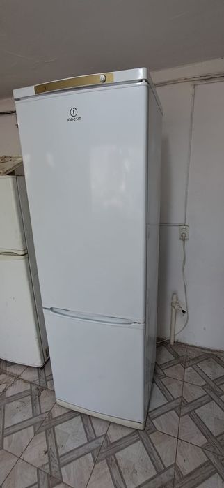 Продам холодильник indesit в отличном состоянии.