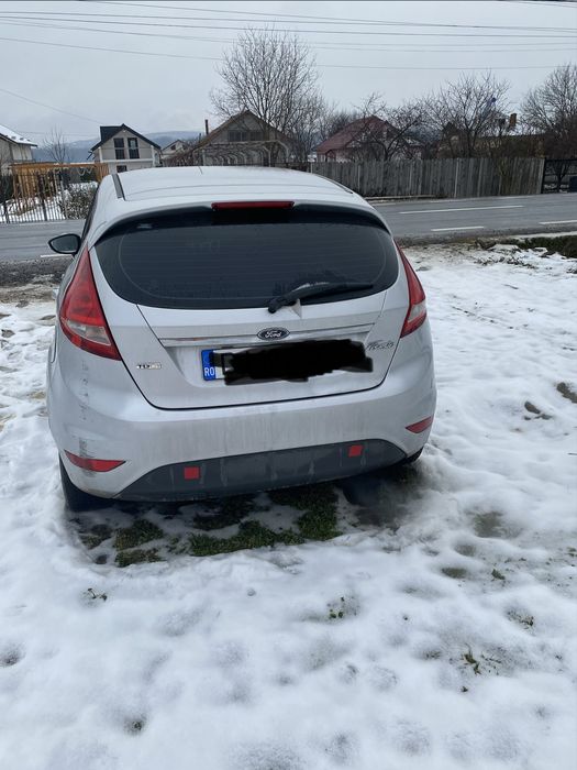 Vand sau schimb ford fiesta