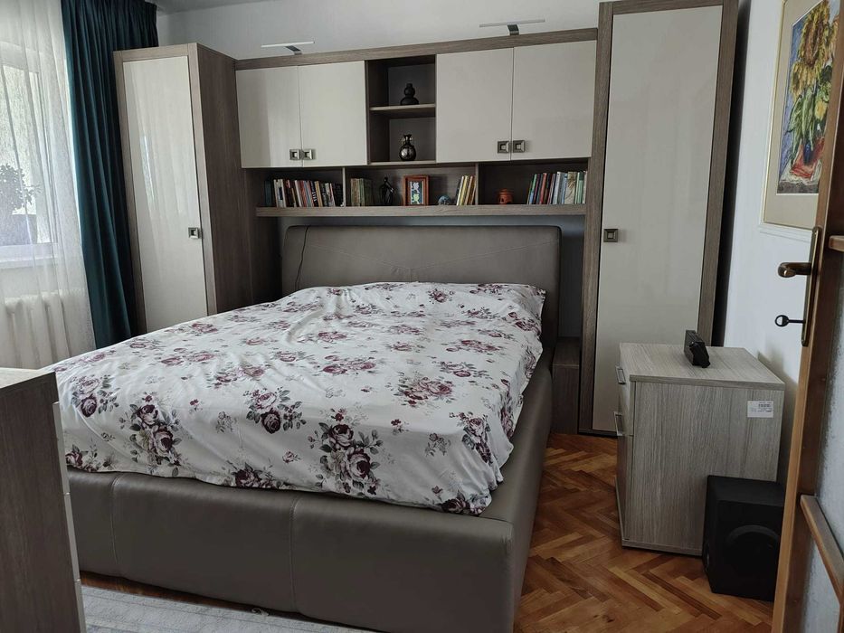 DE VÂNZARE / ELADÓ – Apartament 3 camere / 3 szobás lakás complet utilat și mobilat / Teljesen bútorozott és gépesített