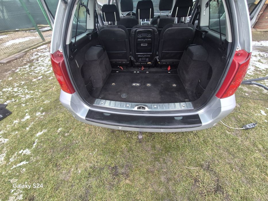 Peugeot 307 motor 2.0 diesel 130 cp    7 LOCURI   panoramic  2300 euro