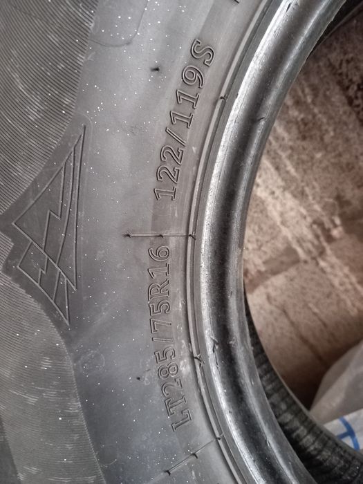 Продам комплект резину