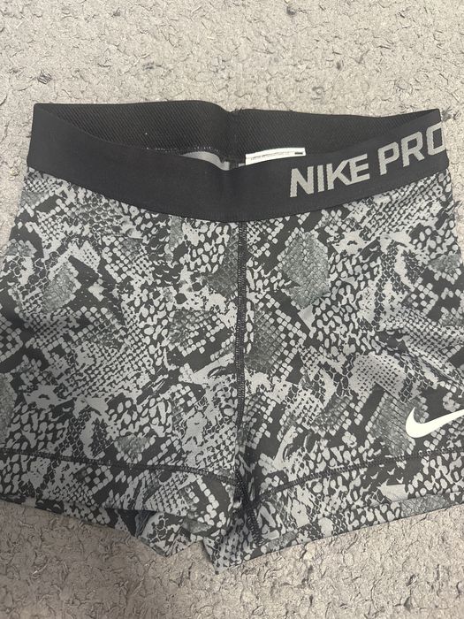 Шорты  женские  nike pro